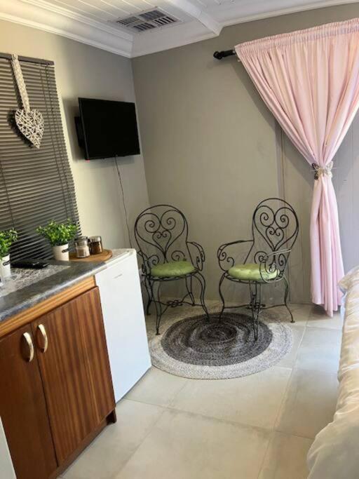 Stellies Accommodation - Room 2 Keetmanshoop Exterior foto